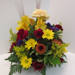 Traditions Centerpiece from Lesher's Flowers, local St. Louis Florist since 1973