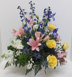 Garden Rembrance from Lesher's Flowers, local St. Louis Florist since 1973